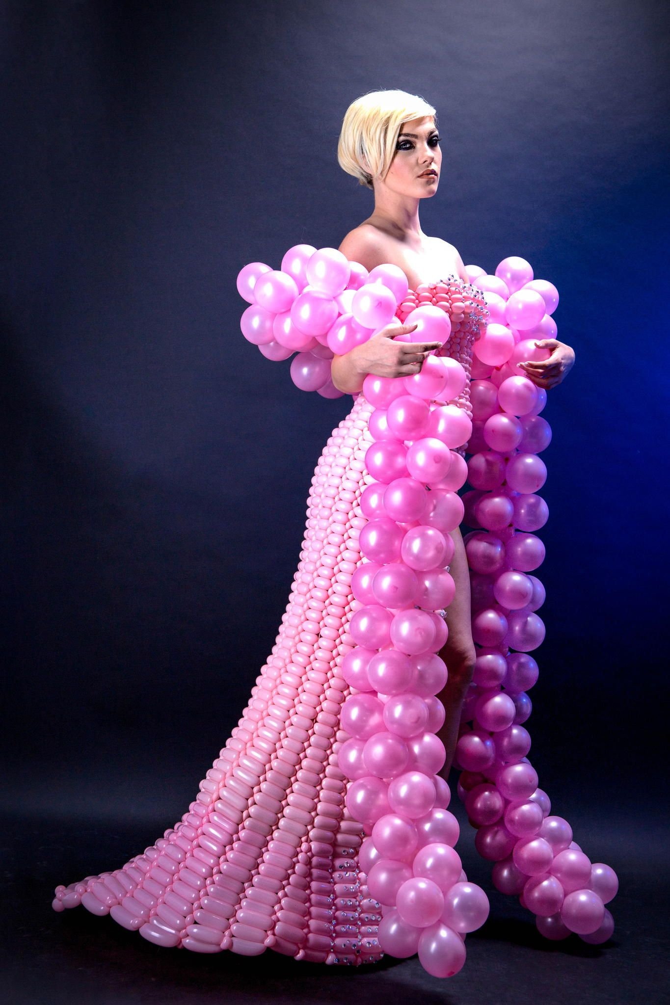 Платье из шаров
