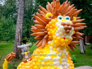 Большой лев из шаров
