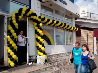 Гирлянды из шаров для магазина