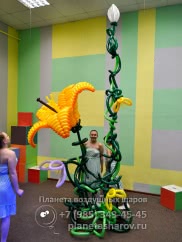 Оформление шарами сцены на 8 марта