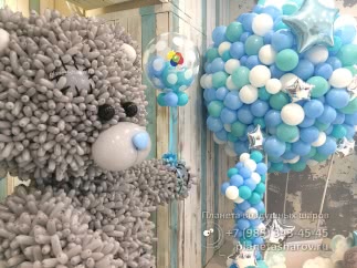 Большой серый мишка из воздушных шаров