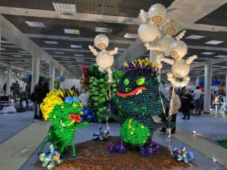 Наши инопланетяне с космонавтами из шаров на XIII Московский международный фестиваль воздушных шаров 2012 Наши инопланетяне с космонавтами из шаров на XIII Московский международный фестиваль воздушных шаров 2012