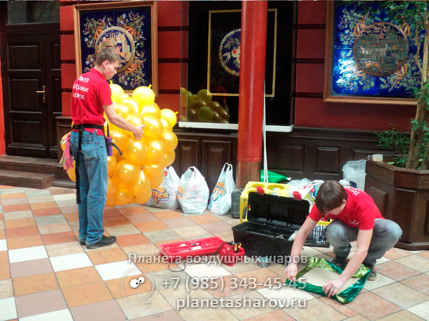 Лесное украшение праздника Лесное украшение праздника