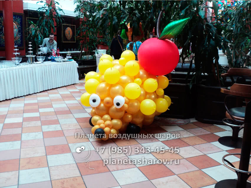 Лесное украшение праздника Лесное украшение праздника