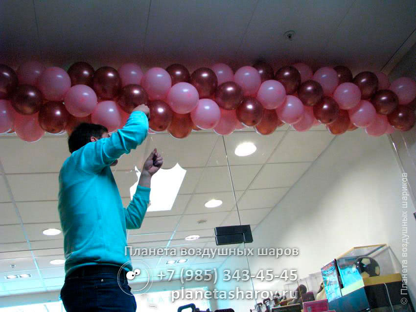 Украшение магазина шарами