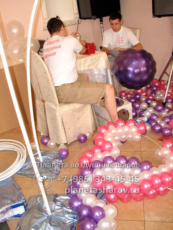 Оформление свадьбы разноцветными шарами Оформление свадьбы разноцветными шарами