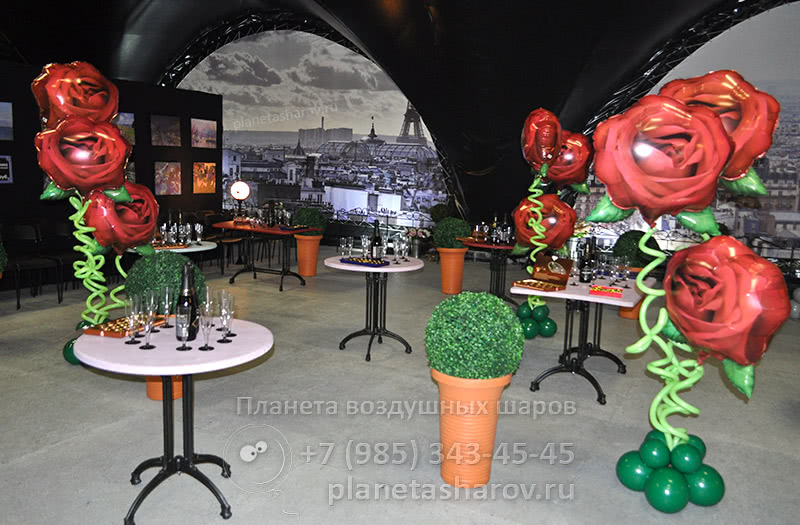 Эйфелева башня из шаров (~5,5 метров)