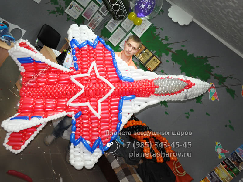 Большой самолет из шаров на 9 мая Большой самолет из шаров на 9 мая