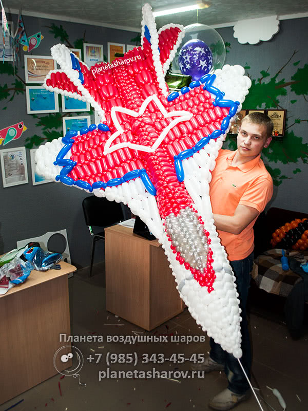 Большой самолет из шаров на 9 мая Большой самолет из шаров на 9 мая