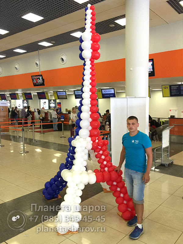 Эйфелева башня из шаров для акции Эйфелева башня из шаров для акции