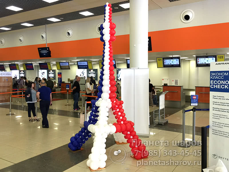 Эйфелева башня из шаров для акции Эйфелева башня из шаров для акции