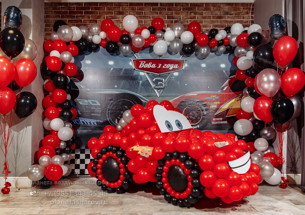 Большая машинка из воздушных шаров Большая машинка из воздушных шаров