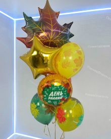 Осенние шары с кленовыми листьями