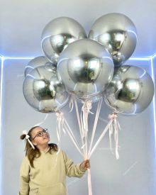 Фонтан с фольгированными сферами