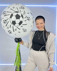 Шар в футбольном стиле