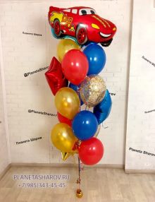 Красно-синий фонтан шаров с золотом