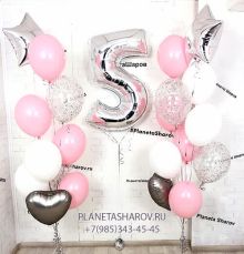 Розовый фонтан с цифрой