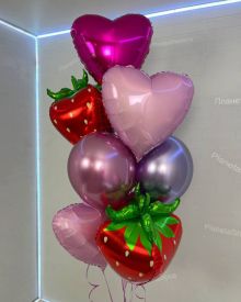 Клубника с ромашками из шаров