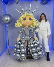 Кукла в серебряном платье