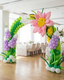 Арка из шаров с цветами