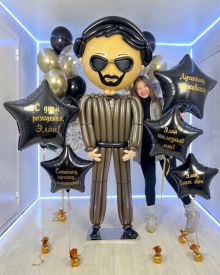 Брутальный мужчина из шаров