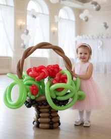 Корзина цветов из шаров