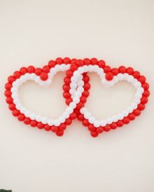 Двойные изящные сердца из шаров