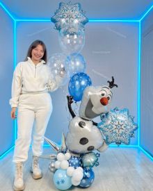 Олаф со снежинками