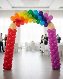 Арка из шаров карандаши