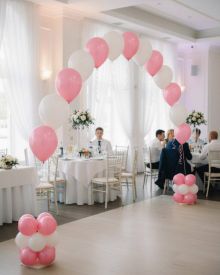 Розовая гелиевая арка