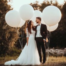 Большие белые шары