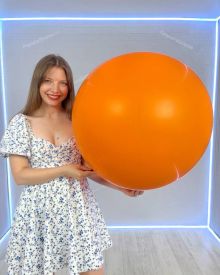 Большие оранжевые шары