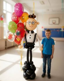 Школьник с шарами