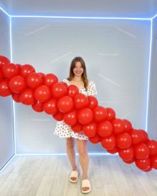 Красная гирлянда из шаров