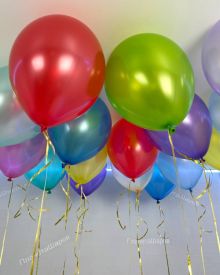 Красивое сочетание шаров металлик ассорти под потолок