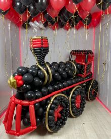 Большой поезд из воздушных шаров