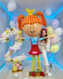 Девочка с короной