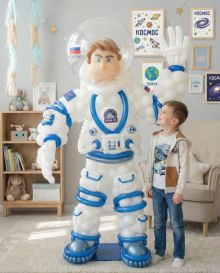 Космонавт из шаров