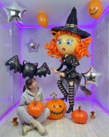 Красивая Ведьма из воздушных шаров