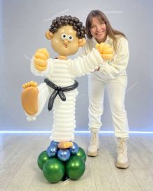 Каратист из воздушных шаров