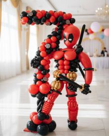 Цифра в стиле Красный супергерой