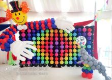 Панно из разноцветных воздушных шаров