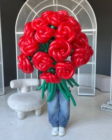 Большой букет роз из шаров