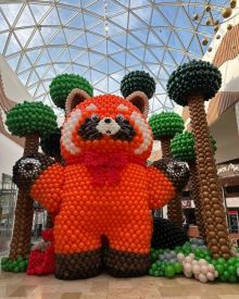 Большая красная панда логотип и символ ТЦ из воздушных шаров