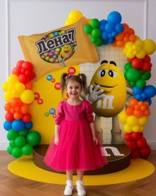 Фотозона с конфетами M&M