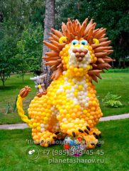 Большой лев из шаров