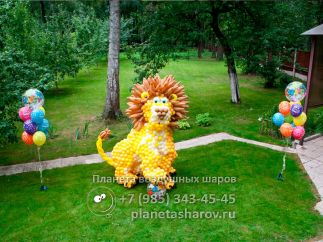 Большой лев из шаров