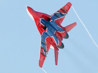 Самолет из шаров