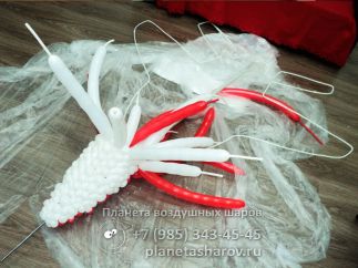 Самолет из шаров