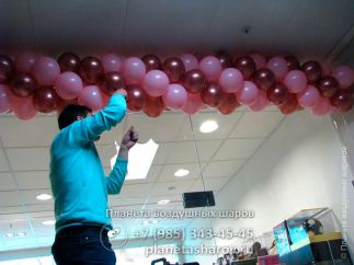 Украшение магазина шарами